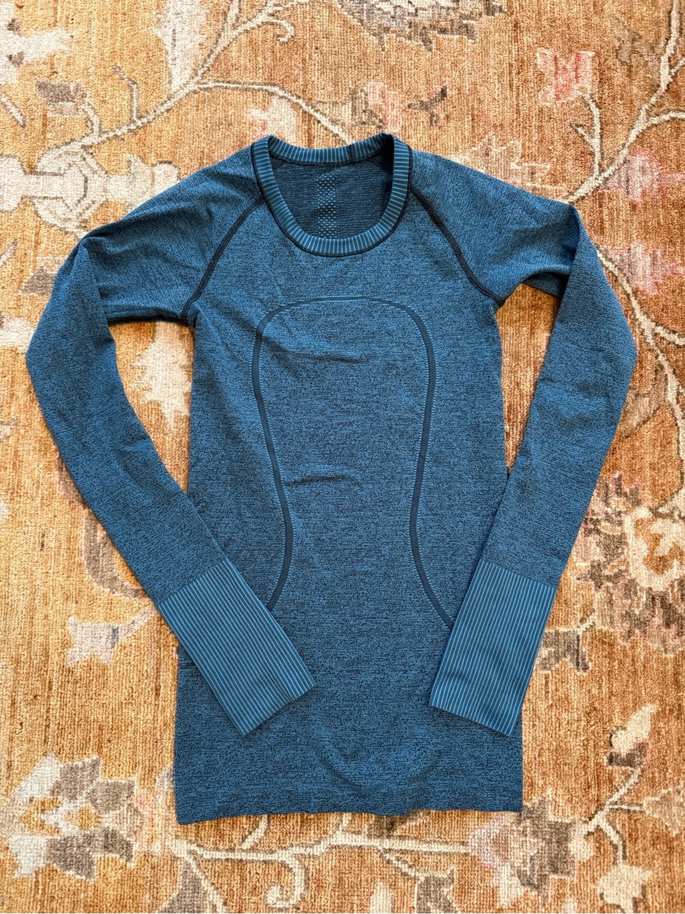 Lululemon Women’s long sleeve athletic top - Teal Blue Heather - fits XS/S
